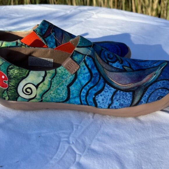 UIN Cotton/Canvas flats, Gorgeous blue with Dolphin pattern, Size 9, Toledo - Picture 7 of 7